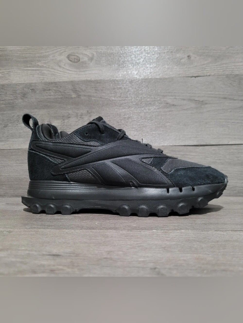 Reebok Cardi B Classic Leather V2 Mens Size 11 Triple black
